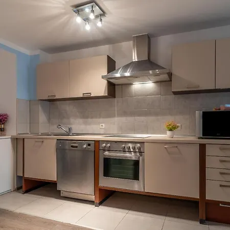 Leonarda * 特罗吉尔