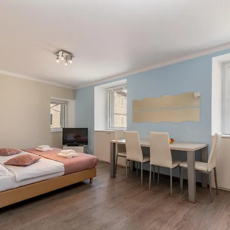 Apartment Leonarda *