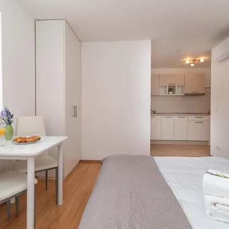 Apartment Leonarda *
