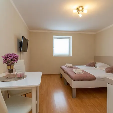 Leonarda Apartment Trogir