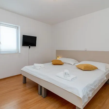 Leonarda Apartment *