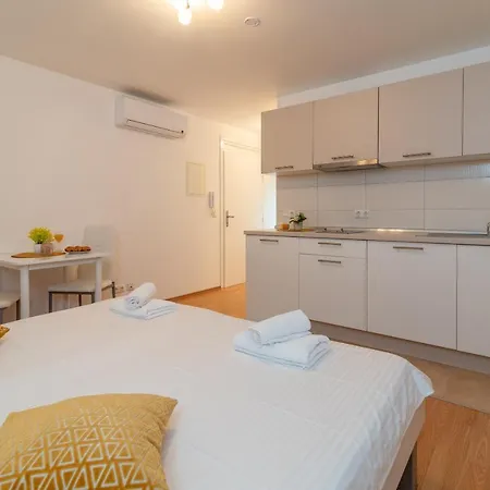 Apartment Leonarda *