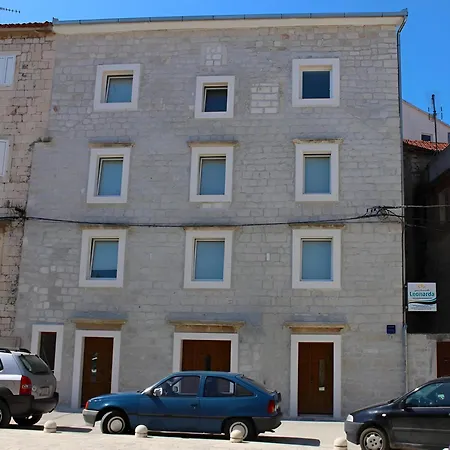 Leonarda Trogir